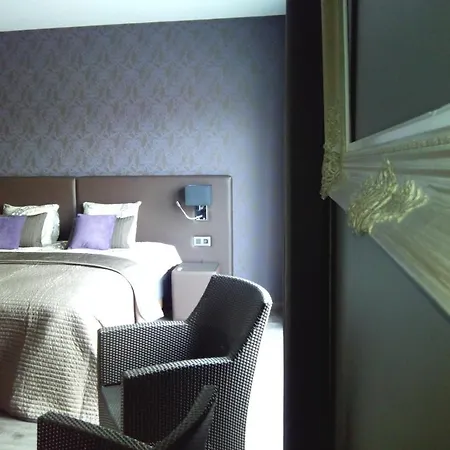 Charmehotel Kruishof 3* Остенде